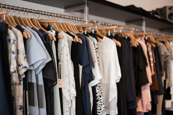 Guide complet sur la mode homme femme : tendances et conseils
